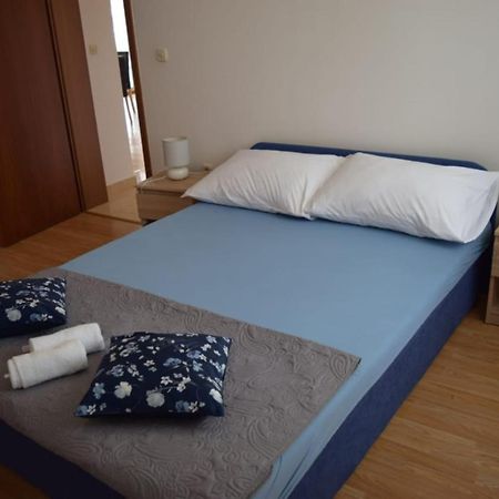 Apartments Marta Kaštel Novi Exteriör bild