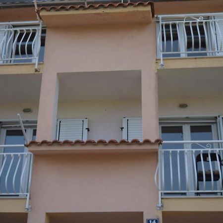 Apartments Marta Kaštel Novi Exteriör bild