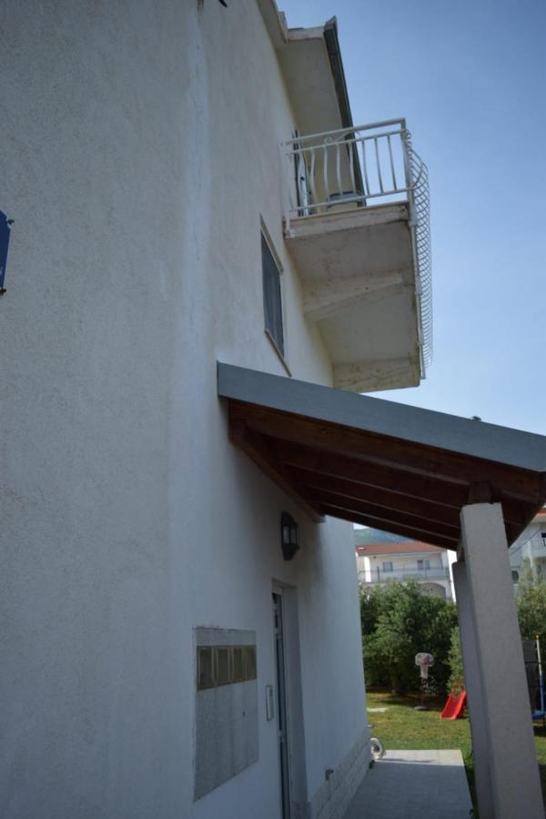 Apartments Marta Kaštel Novi Exteriör bild