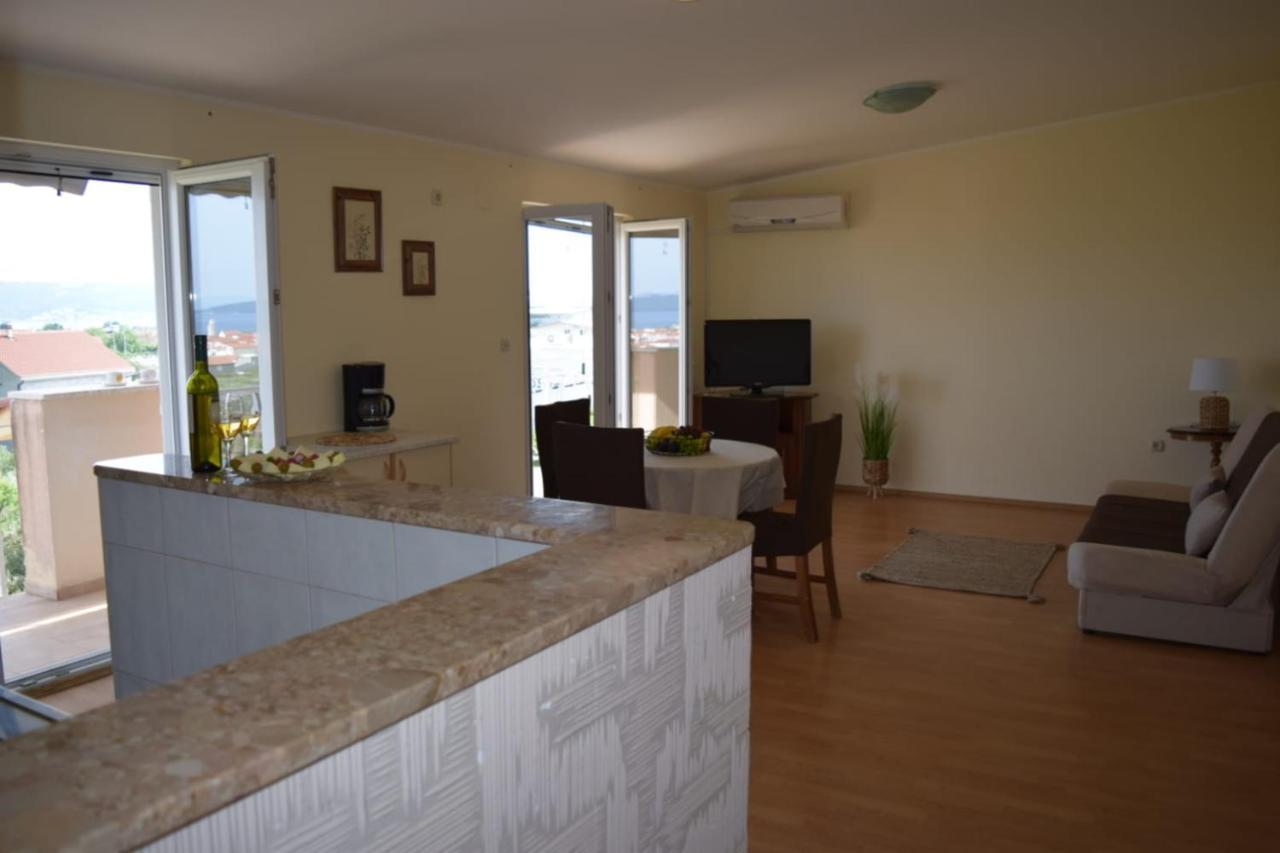 Apartments Marta Kaštel Novi Exteriör bild