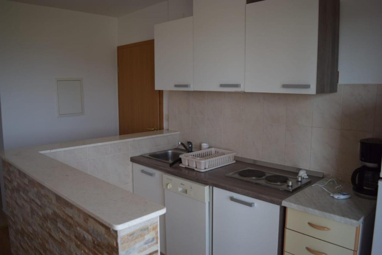 Apartments Marta Kaštel Novi Exteriör bild