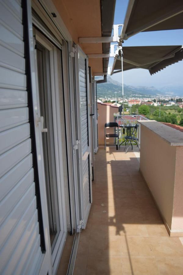 Apartments Marta Kaštel Novi Exteriör bild