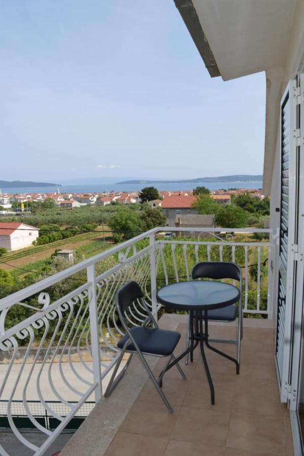 Apartments Marta Kaštel Novi Exteriör bild
