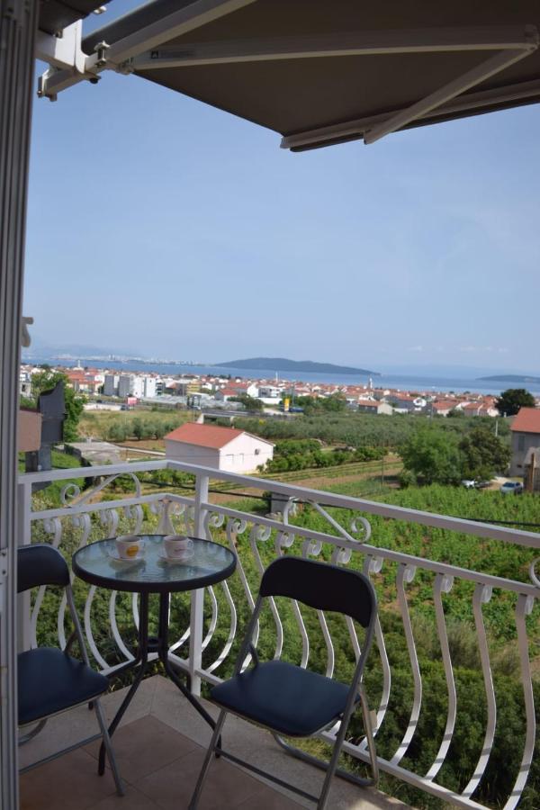 Apartments Marta Kaštel Novi Exteriör bild