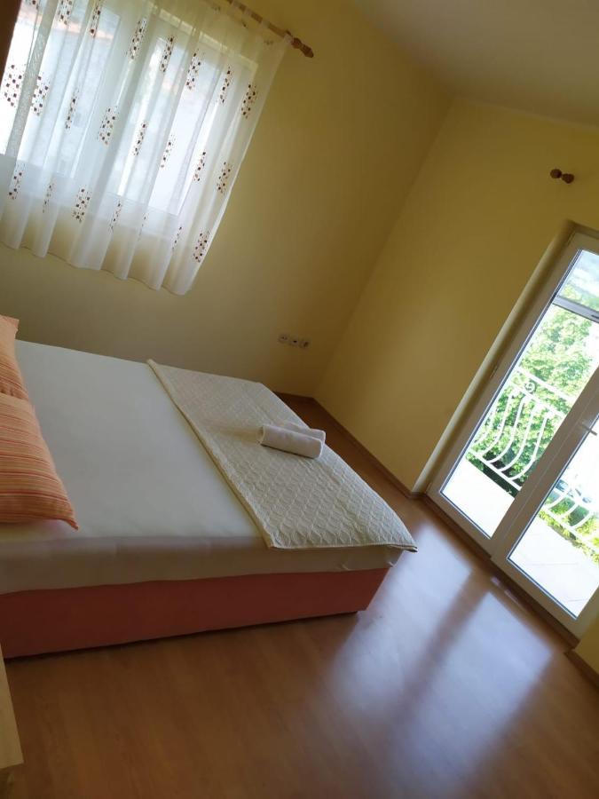 Apartments Marta Kaštel Novi Exteriör bild