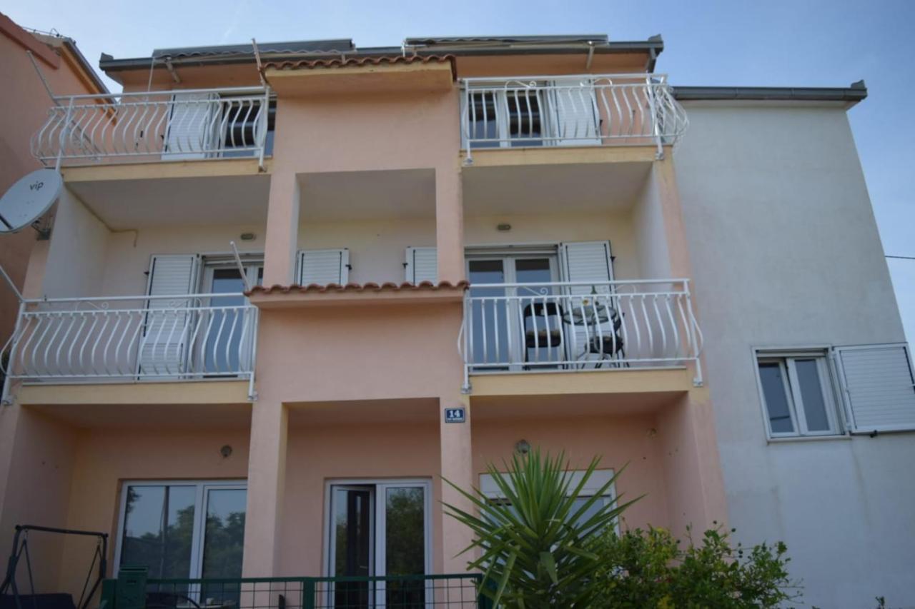 Apartments Marta Kaštel Novi Exteriör bild
