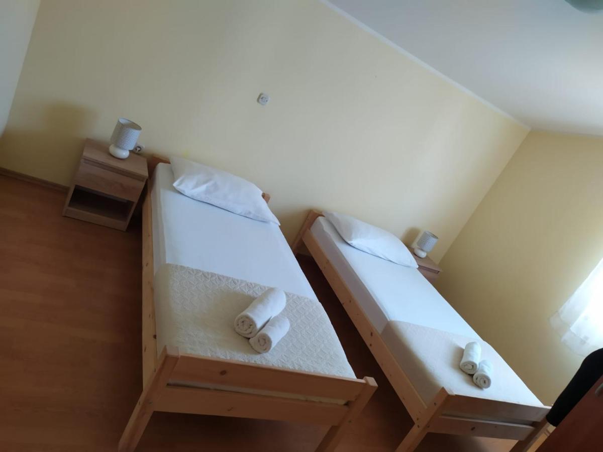 Apartments Marta Kaštel Novi Exteriör bild